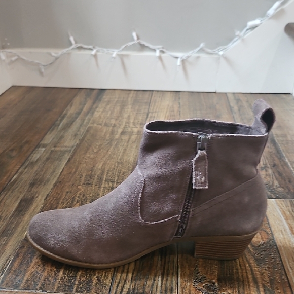 Vionic Women's Buttery Soft‎ Suede Leather Ankle Boots - Picture 3 of 10